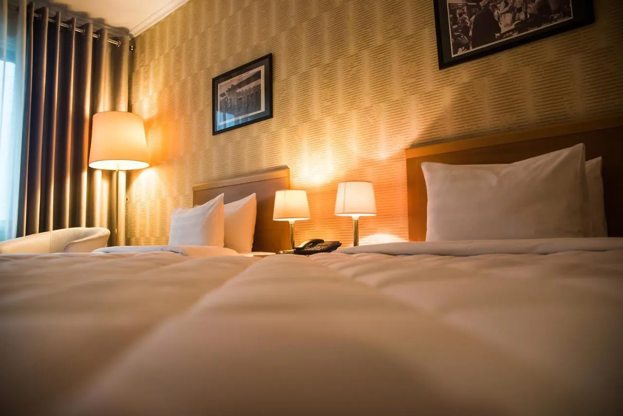 Tirana International Hotel & Conference Center 4*,