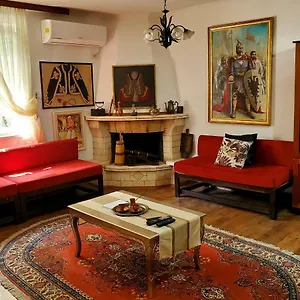 Unique Traditional House, Hosted By J&g Willa